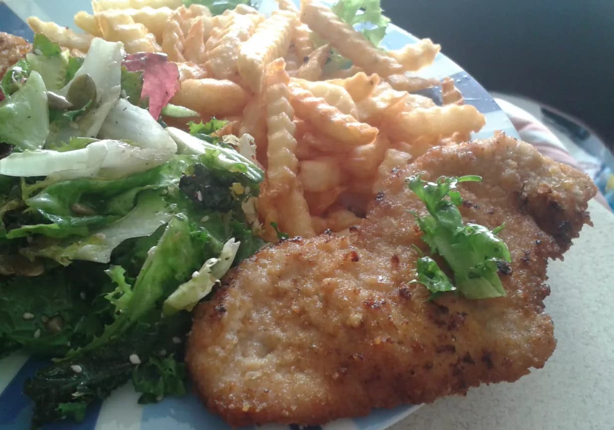 Surówki do schabowego z frytkami: 7 przepisów na idealny obiad