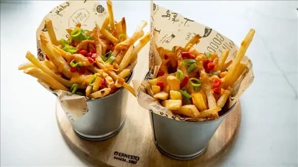 Z czym jeść frytki? Globalne smaki, przepisy i nietypowe hity!