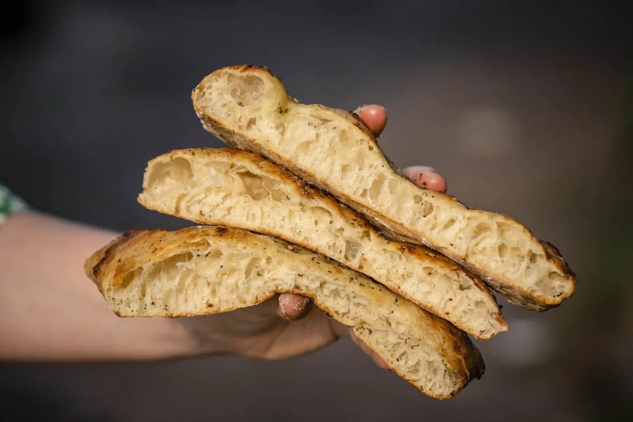Jak rozmrozić ciasto na pizzę? Bezpieczne metody i porady eksperta