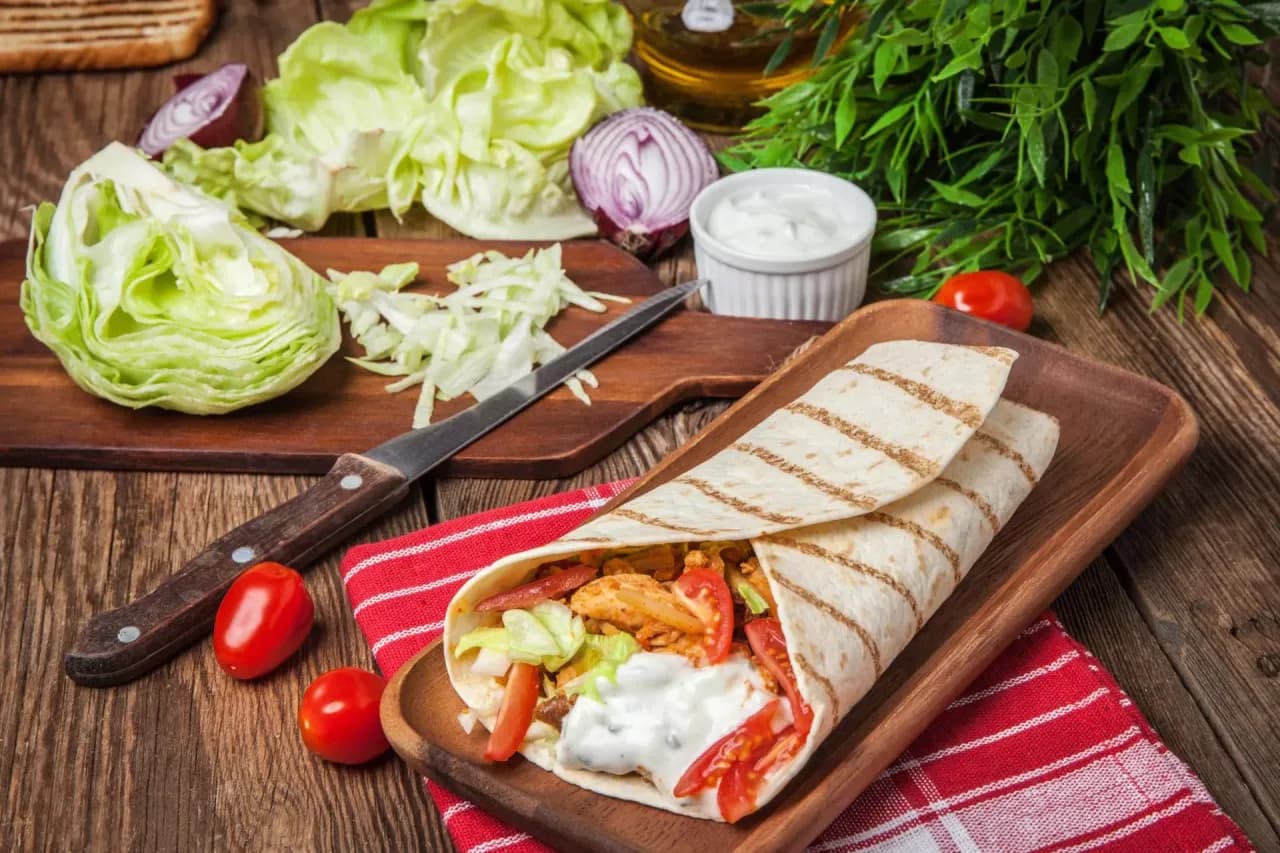 Jak zrobić kebab w domu? Przepis na lepszy niż z budki!