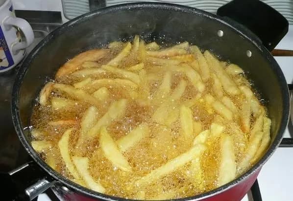 Olej do frytek: Ile razy bezpiecznie smażyć? Zadbaj o zdrowie