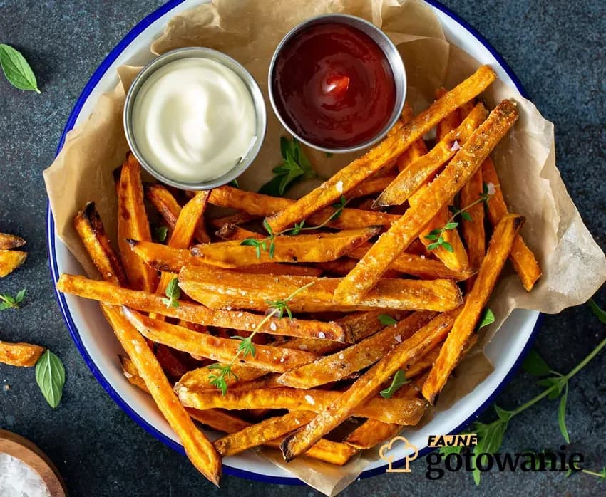 Chrupiące frytki z batatów z piekarnika: sekret idealnego pieczenia