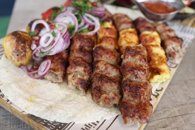 Kebab na diecie keto? Poznaj sekrety jedzenia bez węglowodanów!